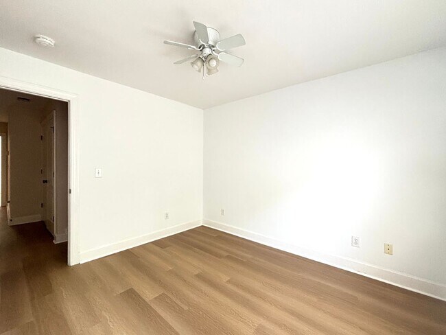 Building Photo - Beautiful 3-Bedroom, 3.5-Bath Townhome in ...