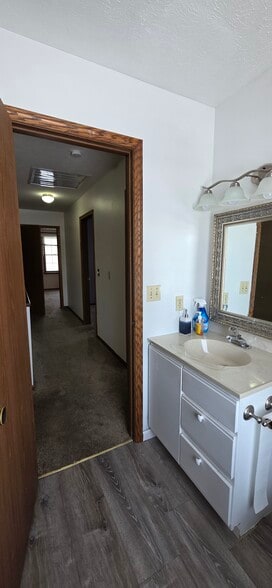 Building Photo - 5635 London Dr