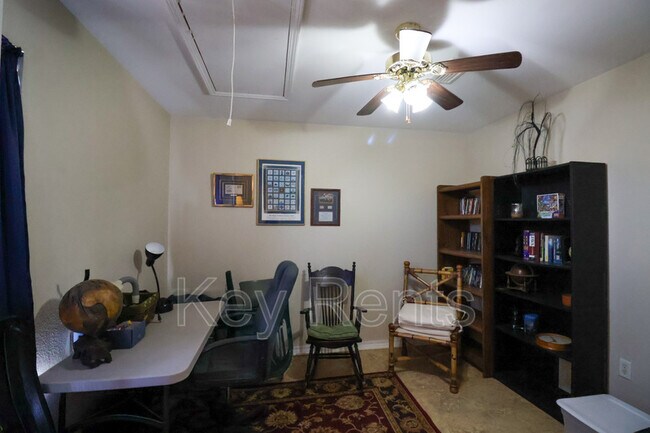 Building Photo - 405 E Palmetto Ave