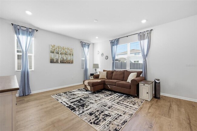 Building Photo - 1123 Sugarwood St