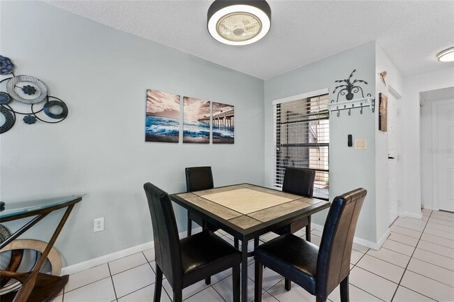 Building Photo - 2571 Cyprus Dr