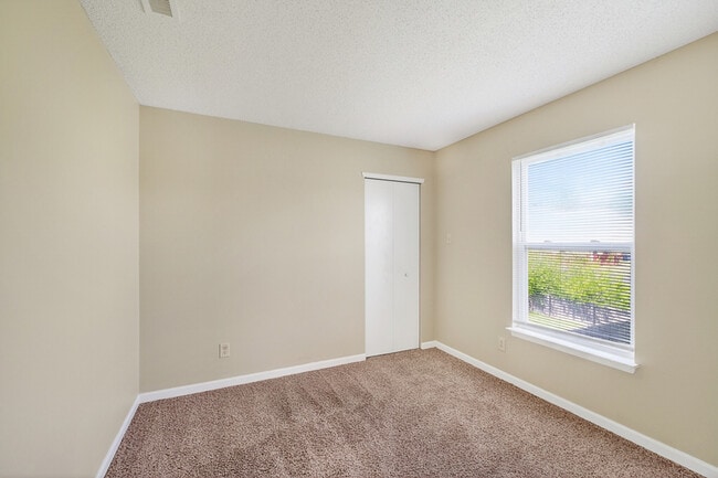 Building Photo - 2030 Orchid Bloom Ln