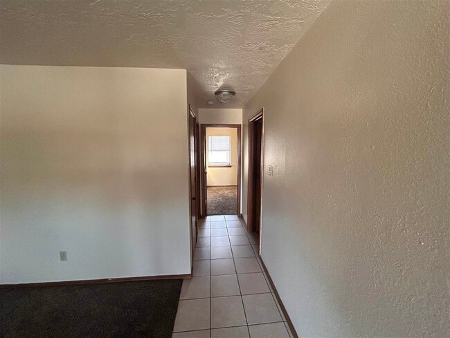 Building Photo - 1912 SW D Ave