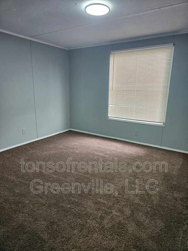 Building Photo - 301 True Temper Rd