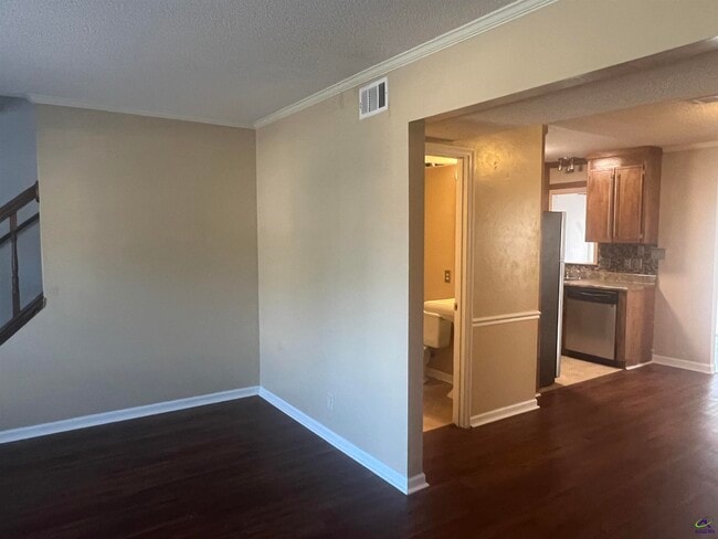 Building Photo - 117 N Springs Ct