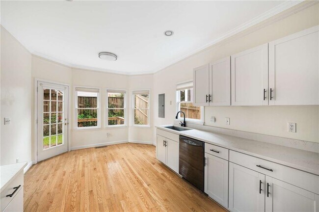 Building Photo - 167 Vanira Ave SE