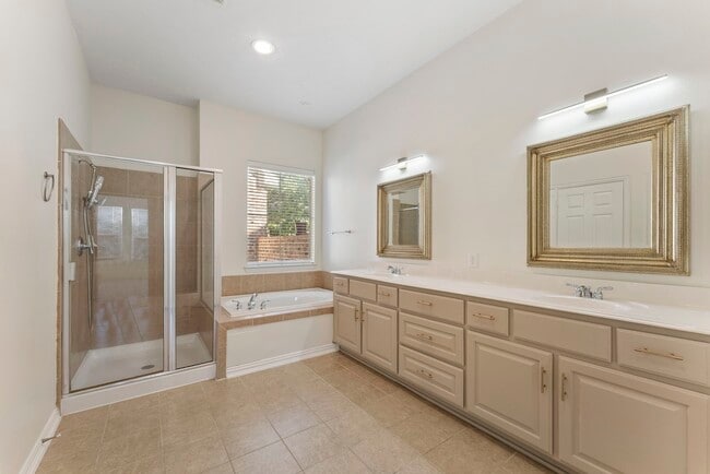 Building Photo - 10 Andante Trail Pl