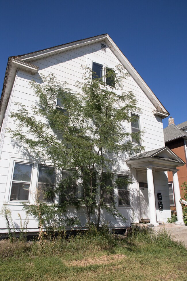 Building Photo - 1303 E Hennepin Ave