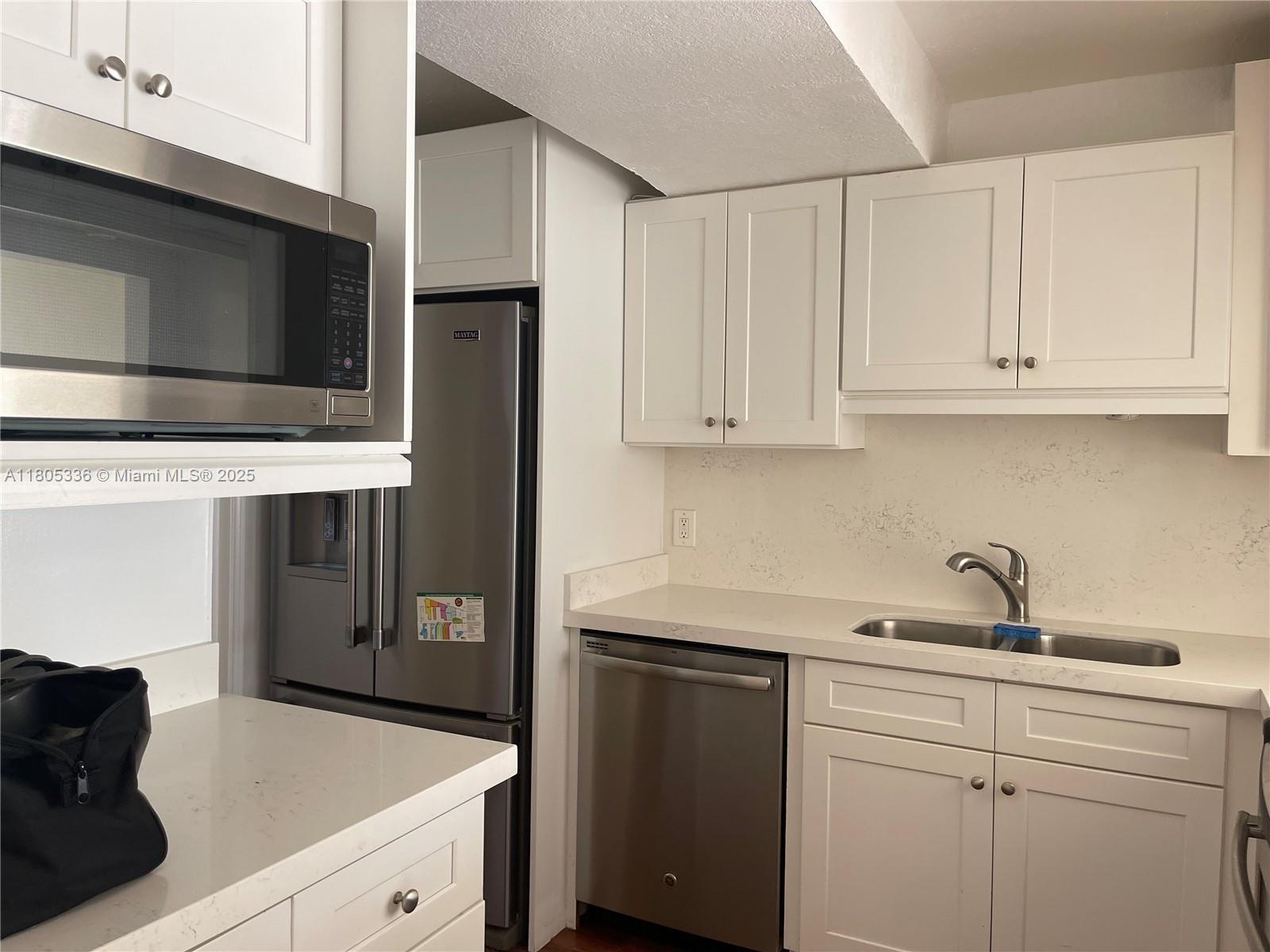 Building Photo - 9401 Evergreen Pl