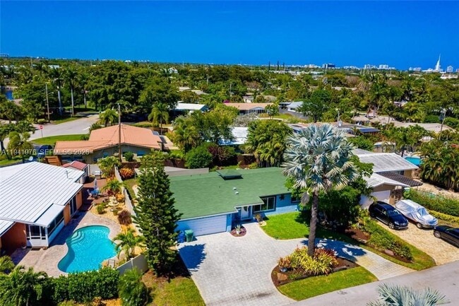 Building Photo - 1561 NE 47th St