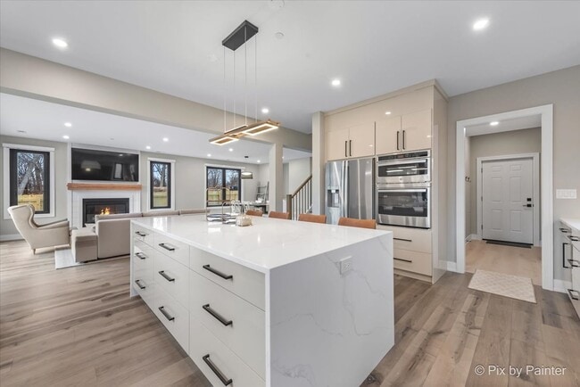 Building Photo - 154 Oak St