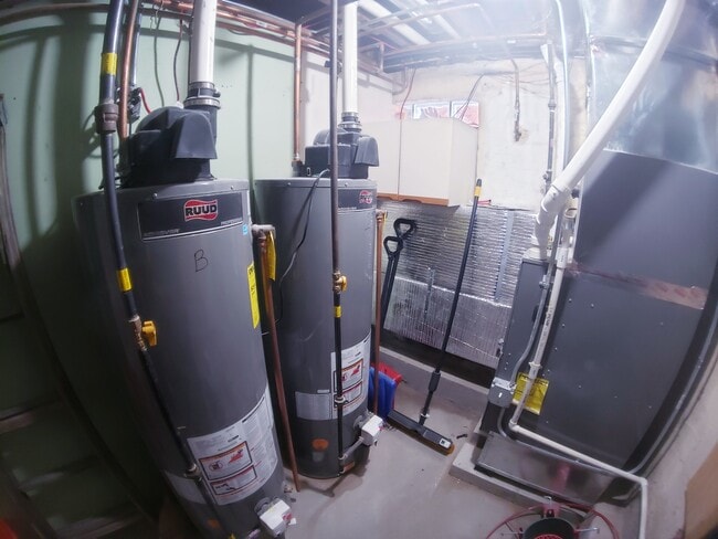 Building Photo - 5134 W Henderson St