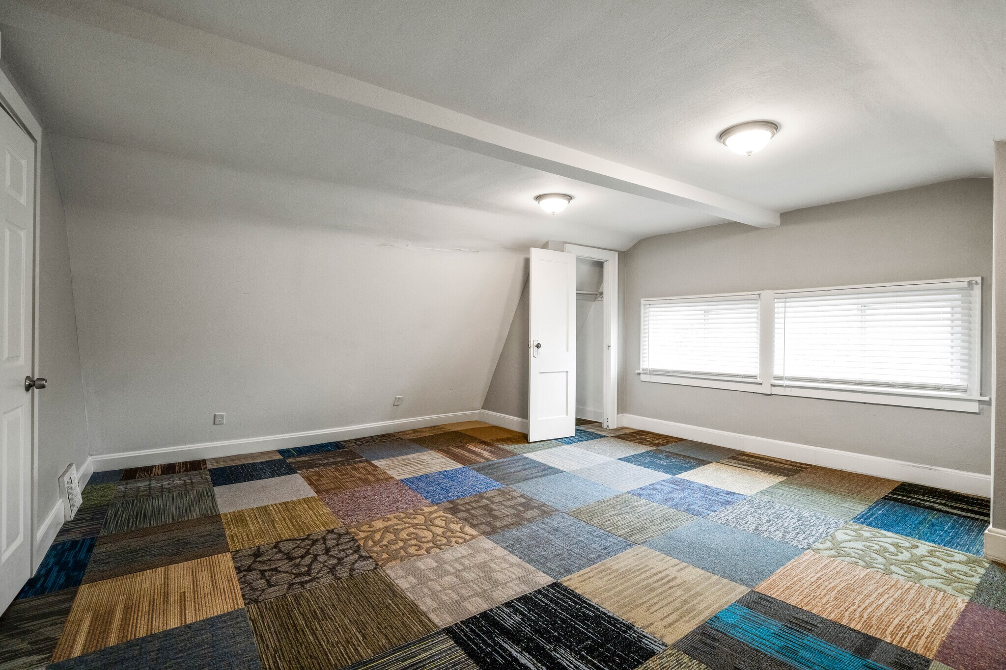 Building Photo - 2863 N Frederick Ave