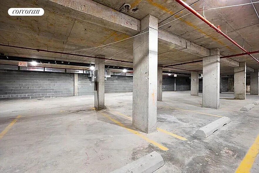 Building Photo - 906 E New York Ave