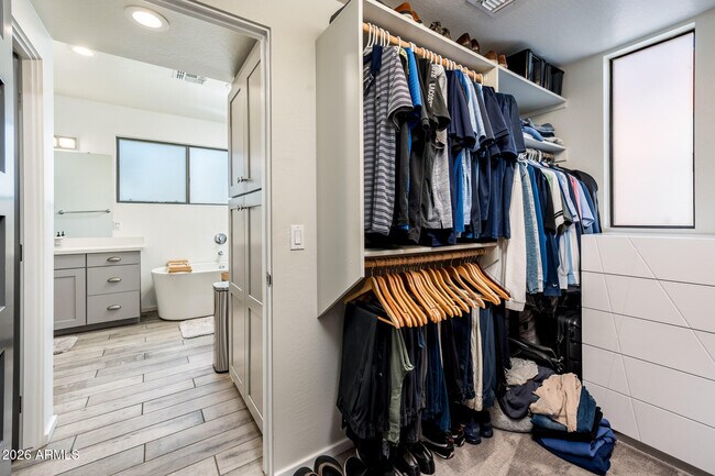 Building Photo - 4416 N 27th Way