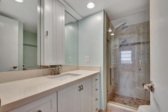 Building Photo - 4640 Lucerne Lakes Blvd
