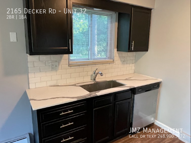 Building Photo - Beautifully Updated Apartment in Walled Lake!