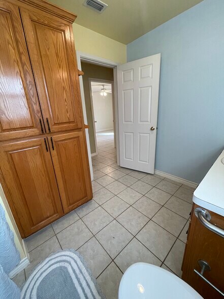 Building Photo - 594 FM 21