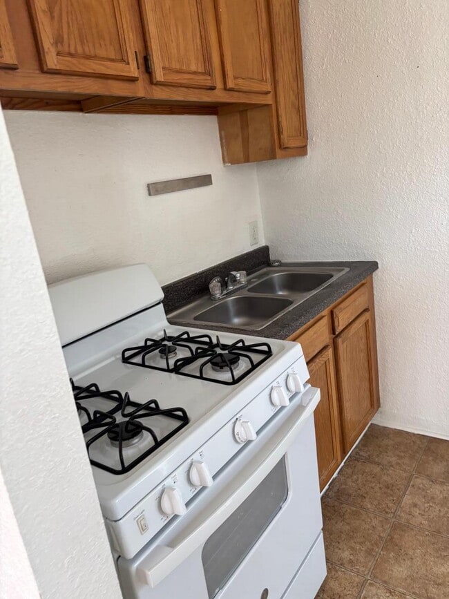 Building Photo - 545 Cedar St SE