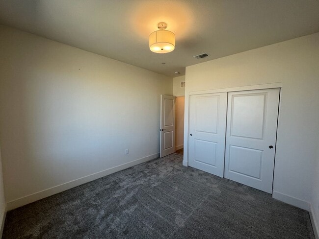 Building Photo - Newer Construction Home located in desirab...