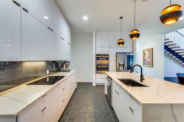 Building Photo - 9774 Sunset Dr