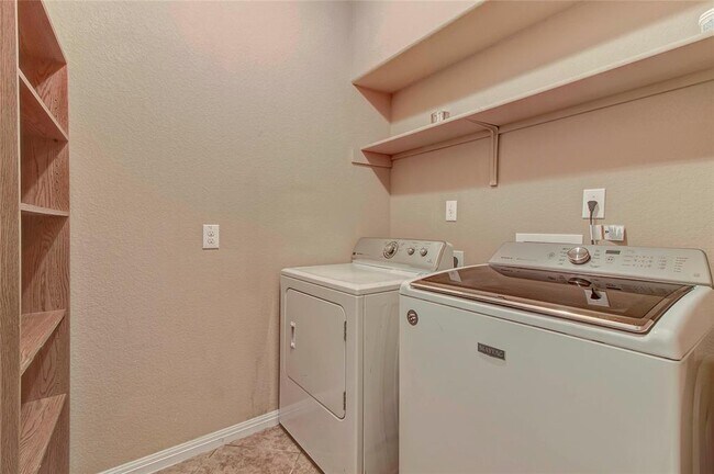 Building Photo - 225 Deep Creek Dr