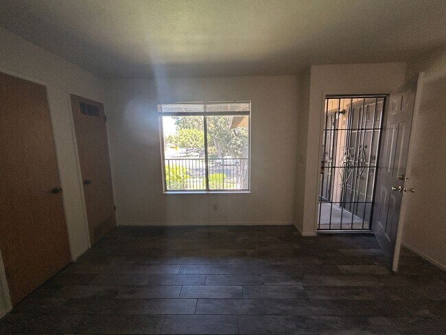 Building Photo - 104 S Parsons Ave