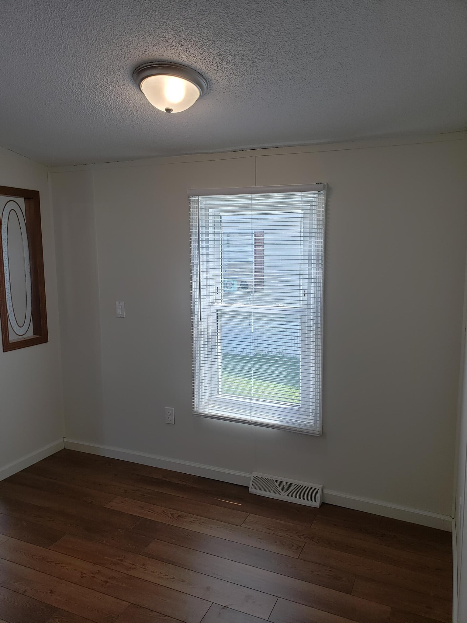 Building Photo - 205 Cross Dr