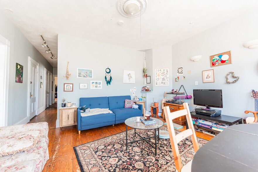 Building Photo - 394 Centre St