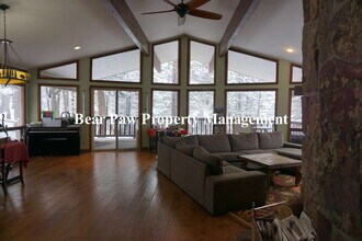 Building Photo - Lovely Home in Soda Creek!!
