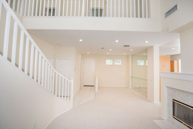 Building Photo - Make this your home