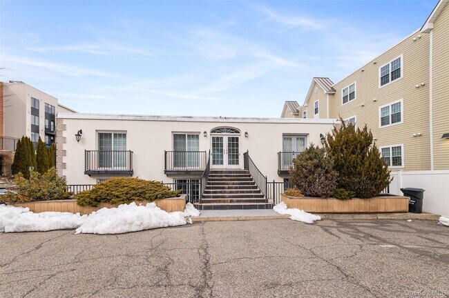 Building Photo - 248 Depew Ave