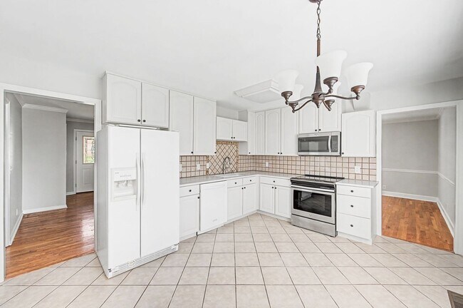 Building Photo - Stunning 3BR/2BA home in the desirable Temple Hills Golf Community!