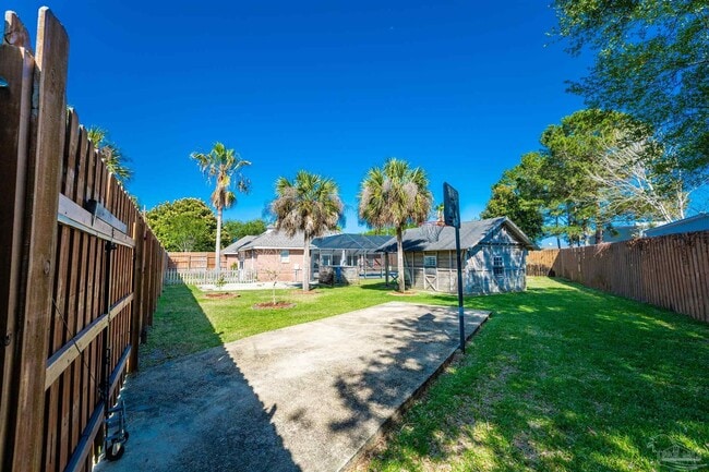 Building Photo - 400 Ridge Wood Cir