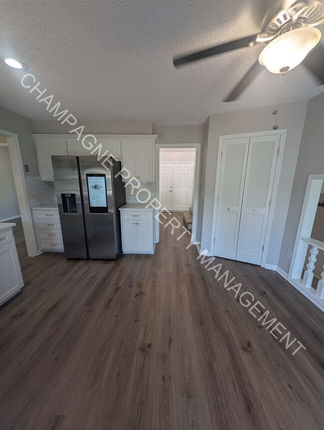 Building Photo - GORGEOUS LENEXA HOME FOR RENT - FLAT ROCK ...