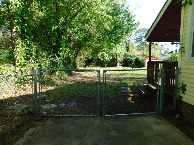 Building Photo - Single Family Home Just Minutes From Cherry Point Base!