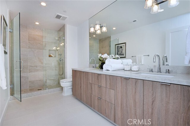 Building Photo - 4641 Cahuenga Blvd