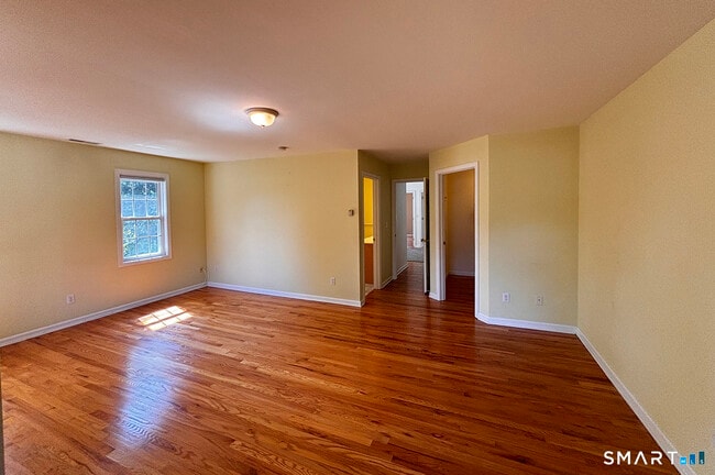 Building Photo - 405 S Pine Creek Rd