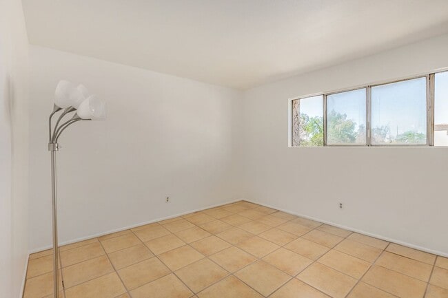 Building Photo - 1052 S San Jose