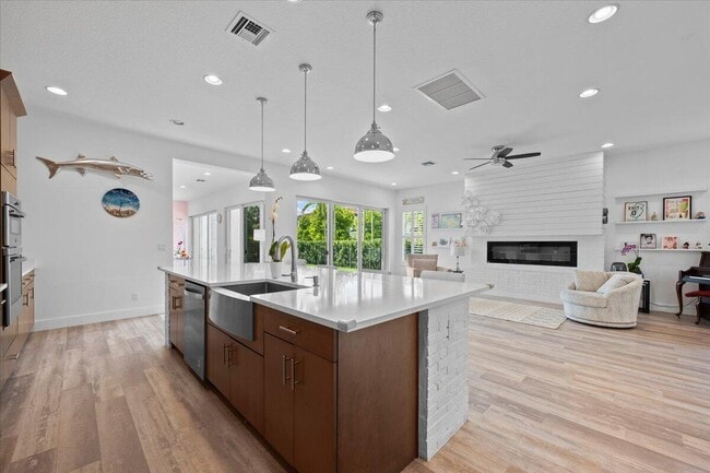 Building Photo - 1127 Faulkner Ter