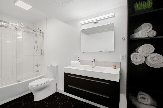 Building Photo - 1601 Faro Dr