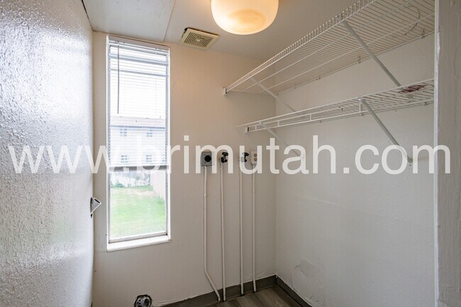 Building Photo - 4456 S Albright Dr