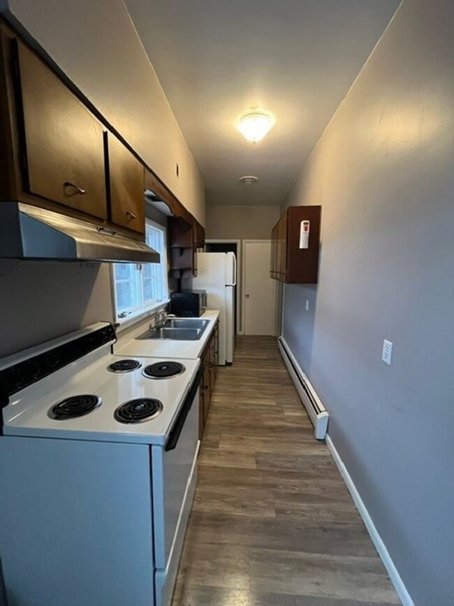 Building Photo - 2 Bedroom 1 Bathroom