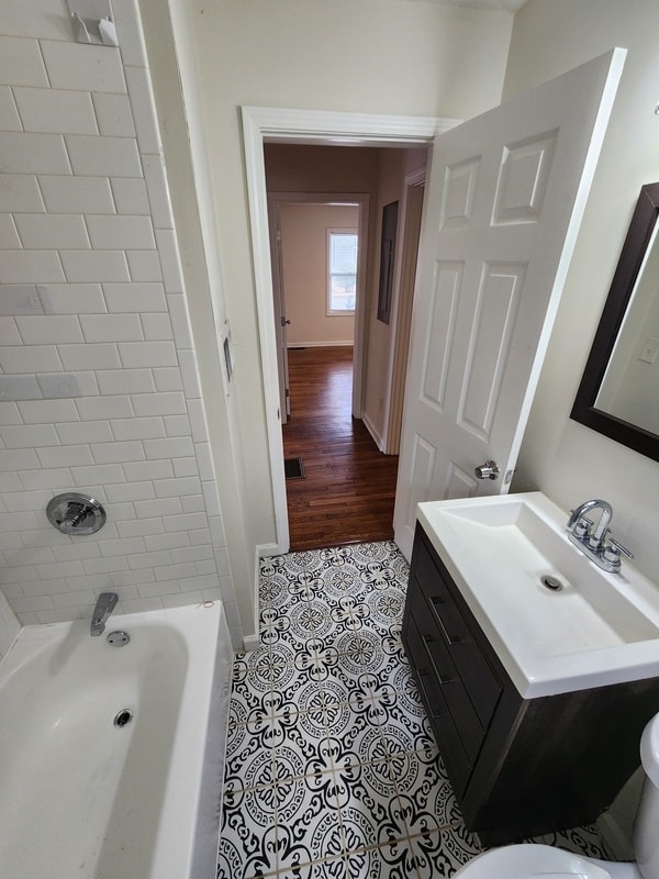 Building Photo - 214 Napoleon Dr SW