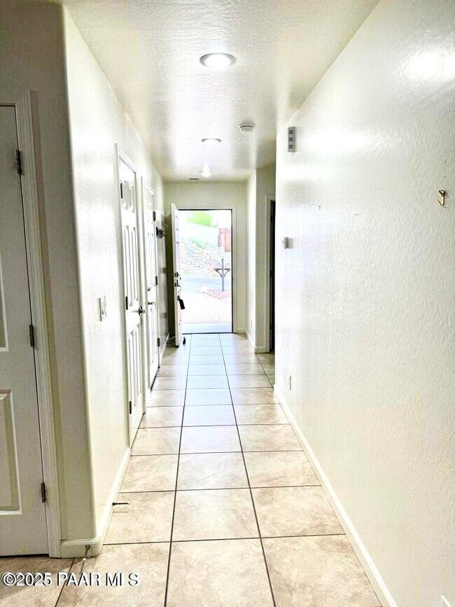 Building Photo - 9545 E Magma Dr