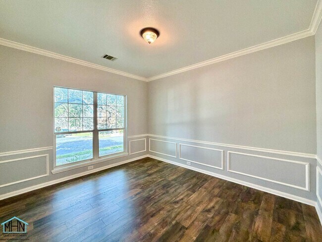 Building Photo - 518 Willow Grove Dr