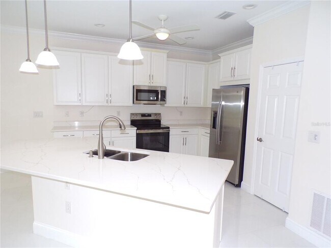 Building Photo - 6200 Falcon Lair Dr
