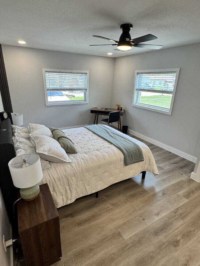 Building Photo - House close to UCF & Valencia with 4 Bedrooms for Students!
