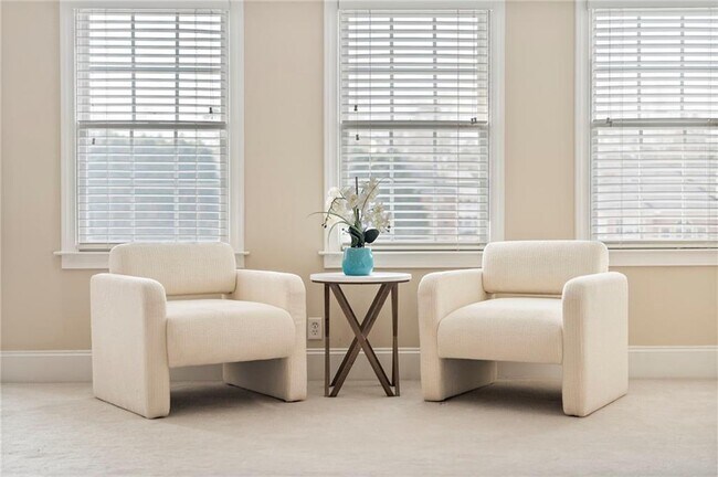 Building Photo - 870 Longstone Landing