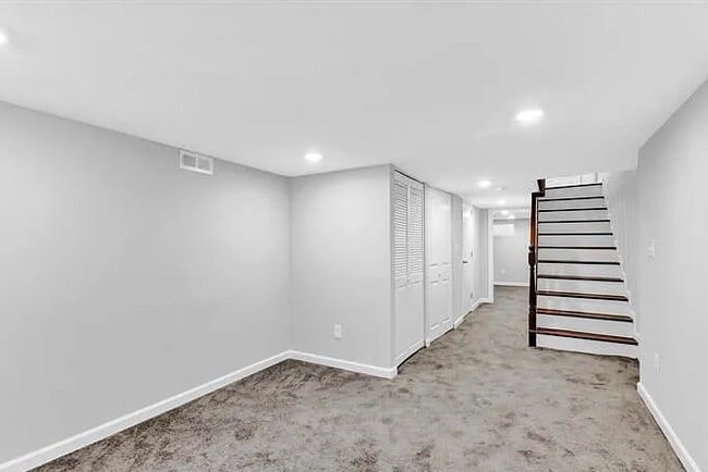 Building Photo - 313 S Newkirk St